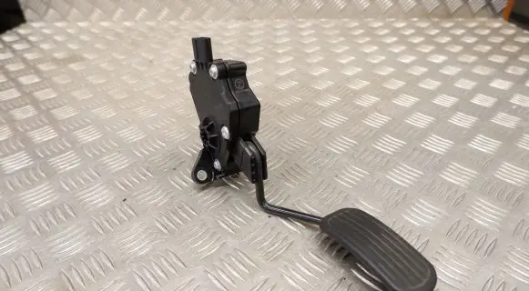 Toyota Prius (XW50) Accelerator throttle pedal 7811047060