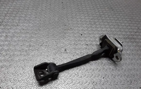 Skoda Octavia Mk2 (1Z) Front door check strap stopper