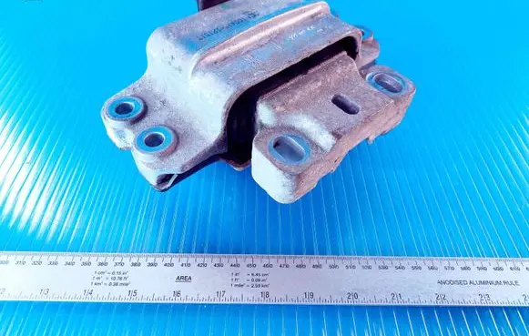 Volkswagen PASSAT B6 Engine mount bracket 3C0199555 6539912 G61100415121513