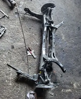 Hyundai i30 Rear axle beam brak