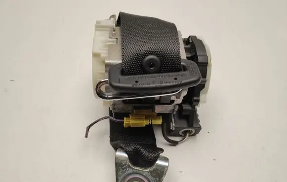 Mercedes-Benz CL C216 Rear seatbelt A2168600785