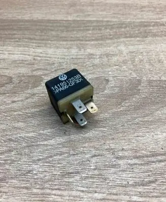 Volkswagen Touareg I Other relay 141951253B
