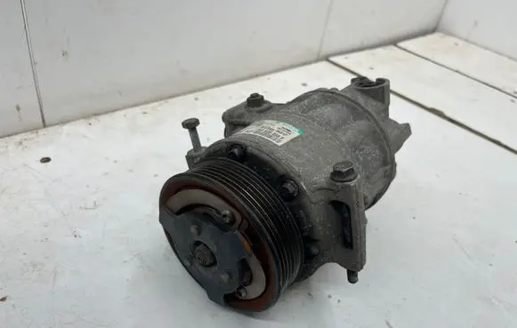 Volkswagen PASSAT B6 Air conditioning (A/C) compressor (pump) 1K0820859F R134A8681P 071457107B4