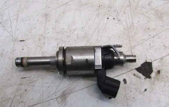 Mazda 2 Fuel injector P50113250