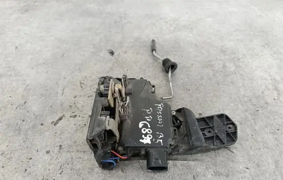 Volkswagen PASSAT B5.5 Front door lock