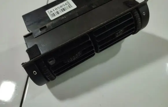 Opel Omega B1 Dash center air vent grill 90457230