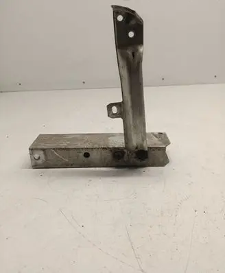 Radiator mount bracket