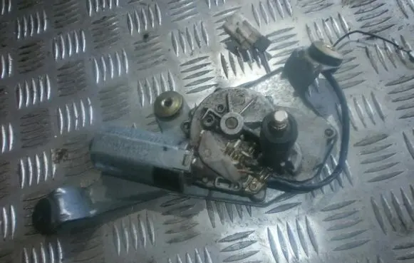 Ford Mondeo MK II Rear window wiper motor 0390201522