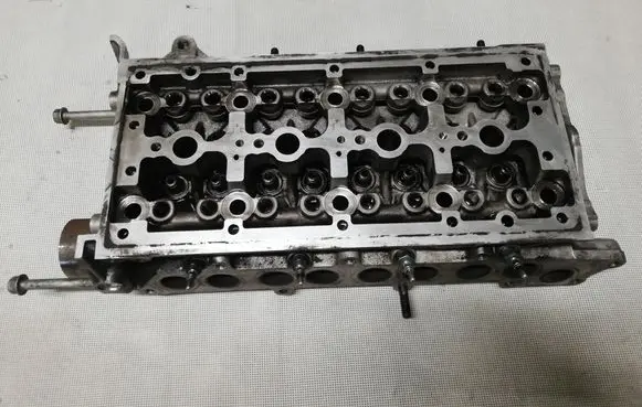 KIA Sportage Engine head 221112U000 D4FE
