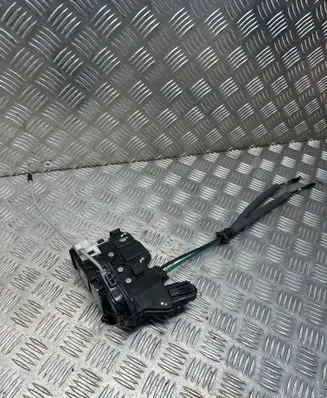 KIA Sorento Rear door lock A045777