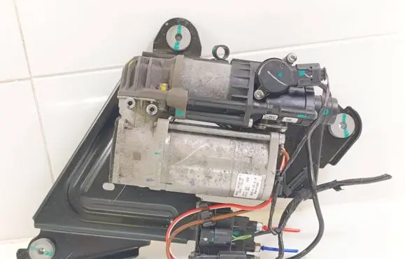 BMW i4 Air suspension compressor/pump 6894450 37206894450