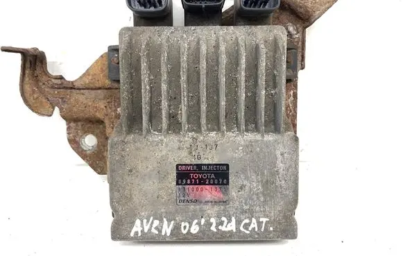 Toyota Avensis T250 Fuel injection control unit/module 8987120070