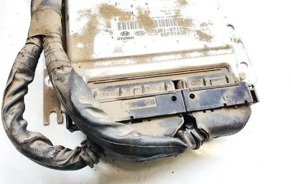 Hyundai Trajet Engine control unit/module 0281010578