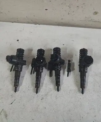 Volkswagen PASSAT B6 Fuel injectors set 038130073