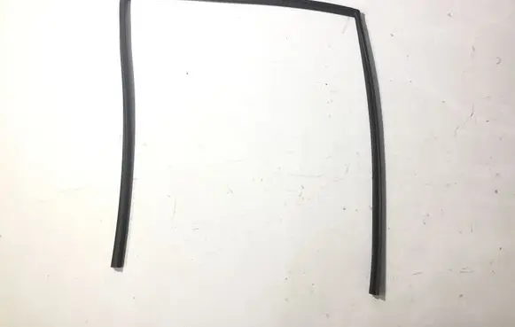 Toyota Avensis T250 Rubber seal rear door window/glass 