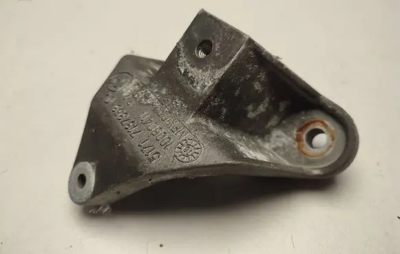 BMW X5 E70 Steering rack mounting bracket 7137353 51717137353