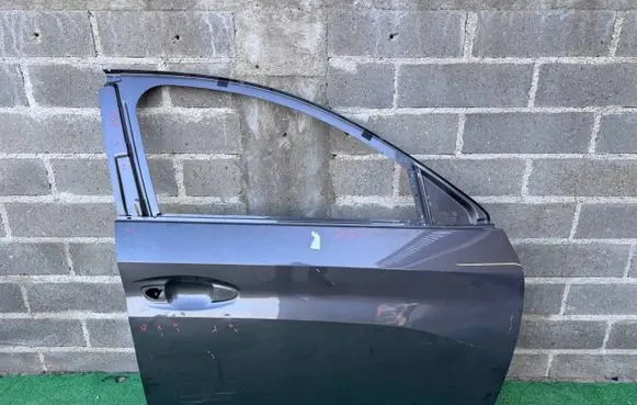 Peugeot 208 II Front door 