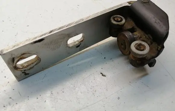 Ford Transit Sliding door middle roller runner 