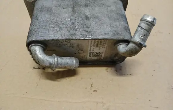 Volvo XC60 Engine oil radiator 32252283