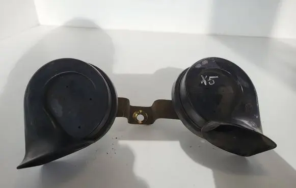 BMW X5 E53 Horn signal 8381242