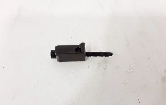 Volkswagen Golf V Fuel Injector clamp holder