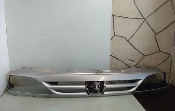 Peugeot 806 Front bumper upper radiator grill