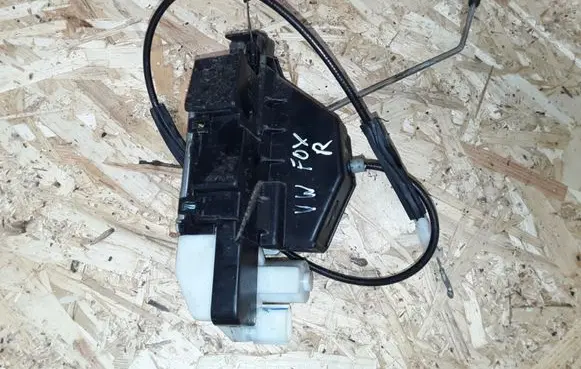 Volkswagen Fox Front door lock 