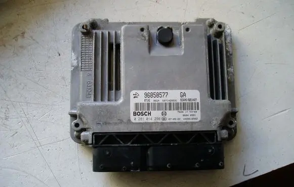 Chevrolet Captiva Engine control unit/module 0281014296 96858577