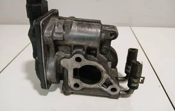 Toyota Corolla Verso AR10 EGR valve 258000R010 JCC510320 VN1501000041
