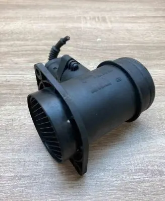 Volkswagen PASSAT B5 Mass air flow meter 0281002216