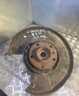 Mercedes-Benz E W210 Rear wheel hub 