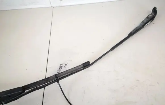 Front wiper blade arm