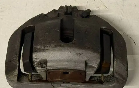 BMW 5 F10 F11 Front brake caliper bmw6030348
