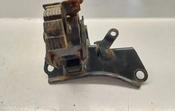 Toyota Avensis T250 Engine mount bracket 123720R010