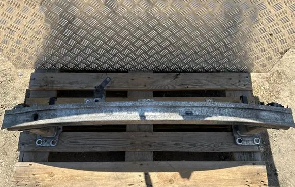 Renault Megane III Front bumper cross member 