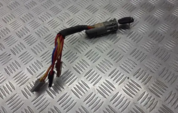 Peugeot Expert Ignition lock 9041220837