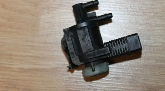 Audi A6 S6 C5 4B Turbo solenoid valve 1J0906283C