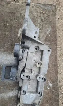 Volvo V70 Engine mounting bracket 30757168