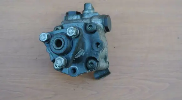 BMW X3 E83 Power steering pump 3450592