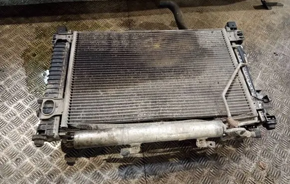 Mercedes-Benz C W203 Coolant radiator H2735000 A2035000503