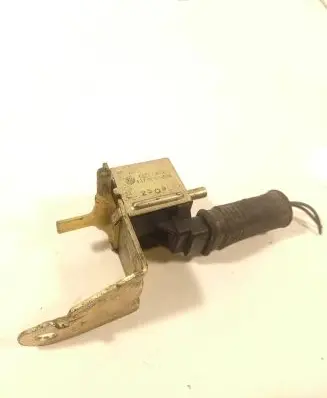 Volkswagen Golf IV Valve vacuum 137906283A 2805
