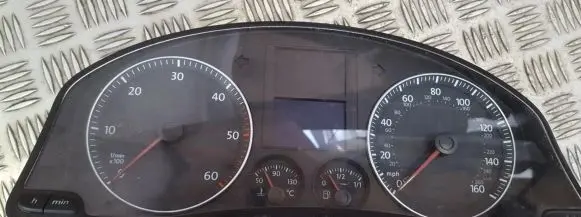 Volkswagen Golf V Speedometer (instrument cluster) 1K0920961B V0020000