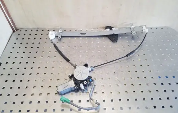 Honda CR-V Front door window regulator with motor