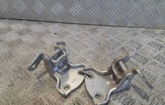 Opel Antara Rear door upper hinge