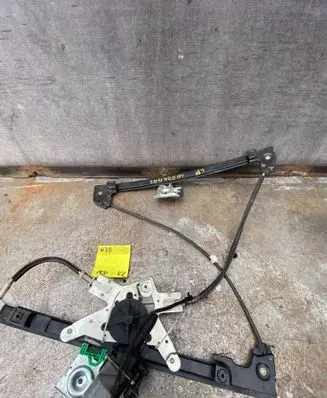 Seat Cordoba (6L) Front door window regulator with motor 