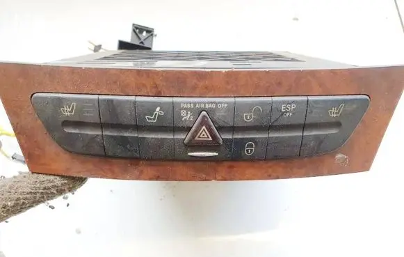 Mercedes-Benz E W211 Hazard light switch a2116800552
