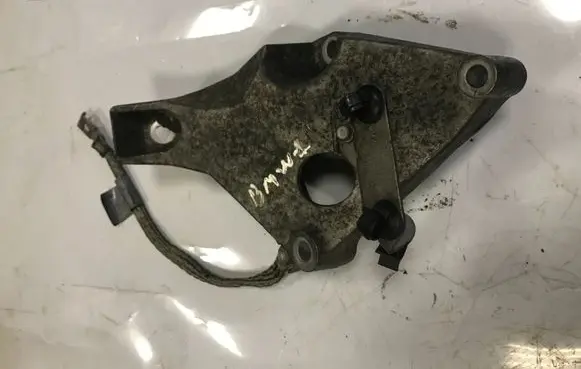BMW 1 E81 E87 Engine mounting bracket 22116775041 2211677504101