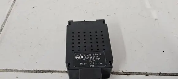 Volkswagen Golf VI Aerial antenna amplifier 5M0035570B 7617310031