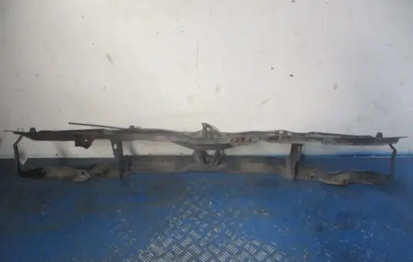 Volkswagen PASSAT B4 Front bodywork piece 