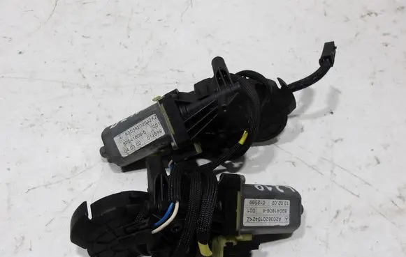 Mercedes-Benz E W210 Seat adjustment motor A2038201942